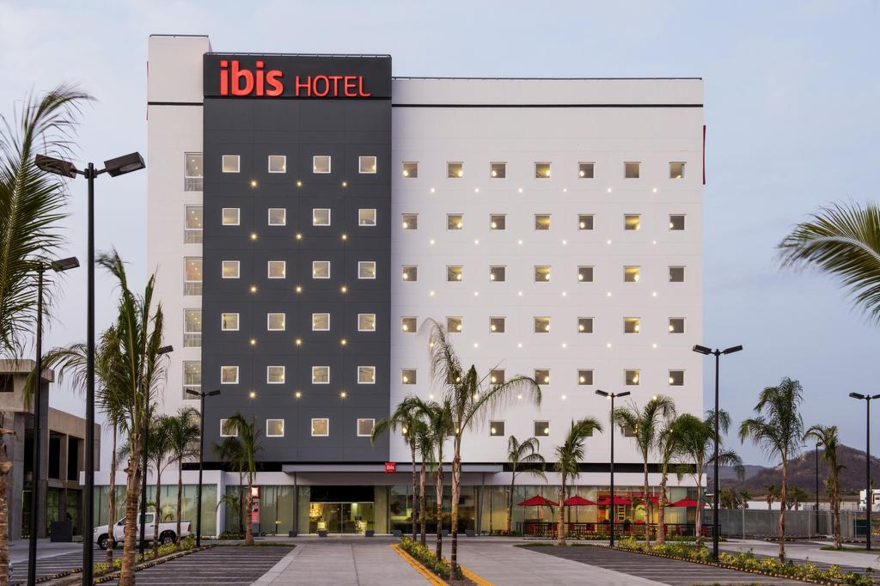 Ibis Mazatlan Marina Hotel Bagian luar foto