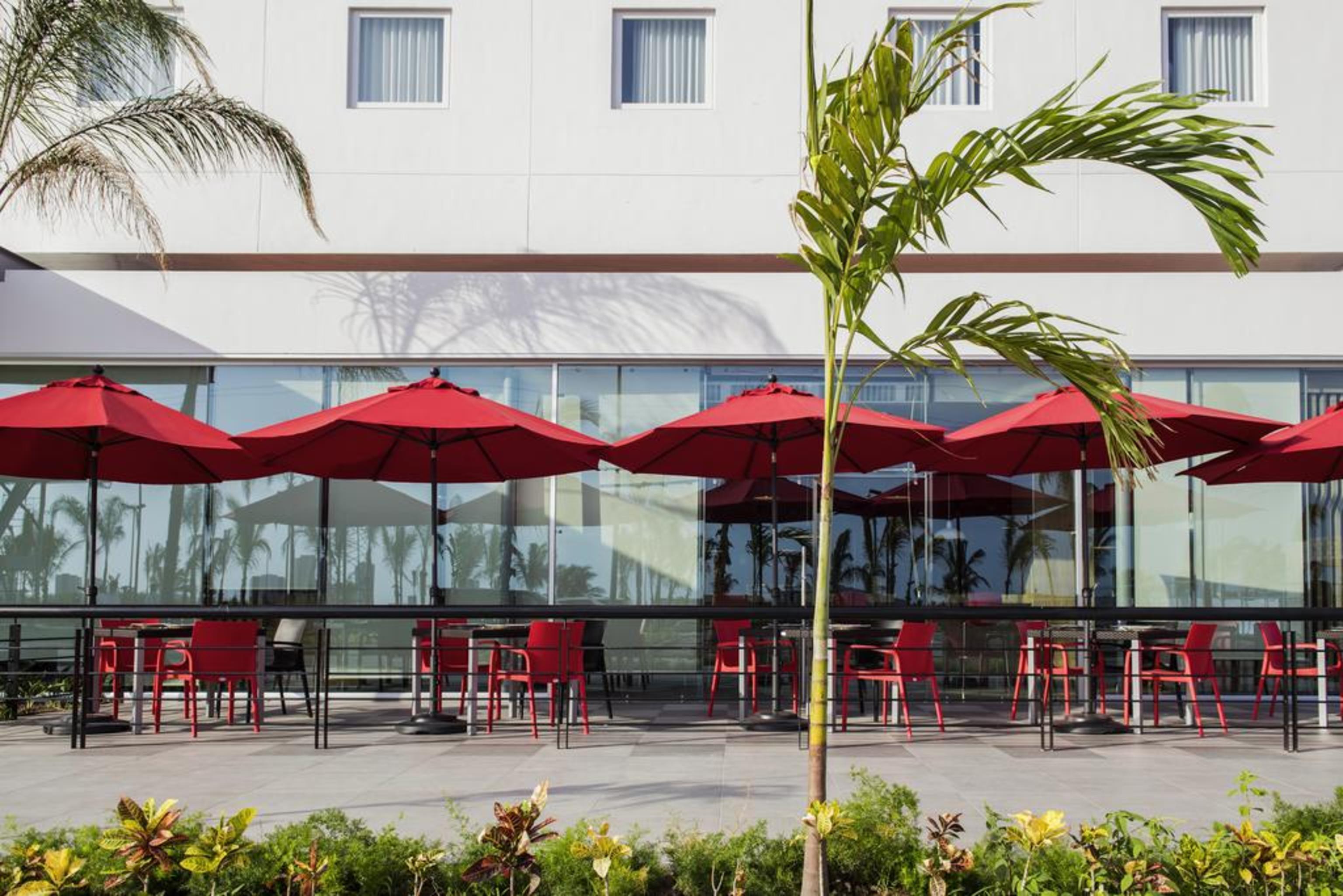 Ibis Mazatlan Marina Hotel Bagian luar foto