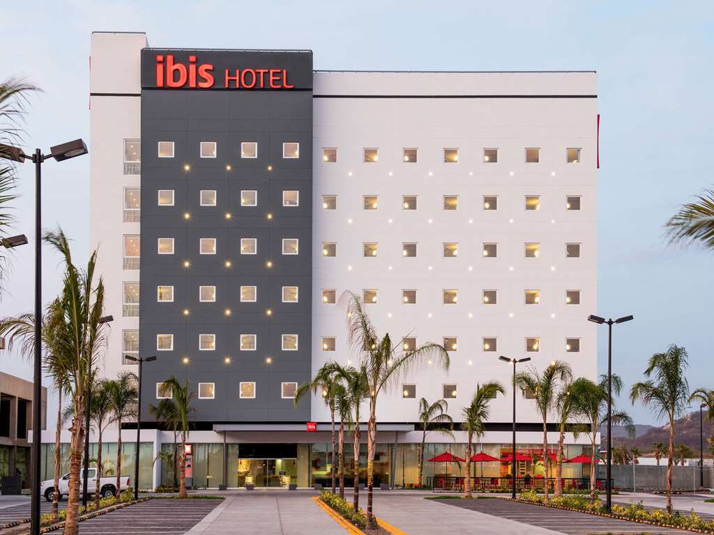 Ibis Mazatlan Marina Hotel Bagian luar foto